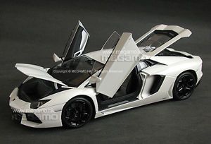 1 18 Welly FX Lamborghini Aventador LP700 4 White Carpet Floor High PPR