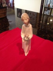 Lladro Figurine Retired Girl with Candle