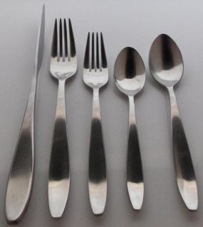 Moderate Wear Oneida Sestina 5 PC Stainless Steel Flatware Place Setting