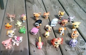 Lot of 24 Hasbro Littlest Pet Shop Animals Dogs Penguin Frog Pig Cats Fish