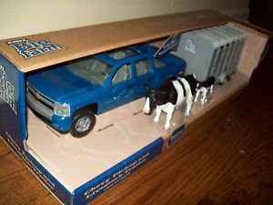 Ertl 1 16 Blue Chevy Pickup Truck and Livestock Cattle Horse Trailer Farm Toys