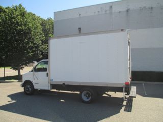 12 ft Box Truck 3500 V8 5 7 Litre Engine Air Conditioning