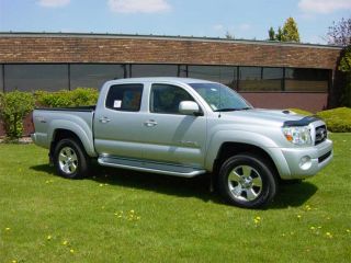 Toyota Tacoma Double Cab 67042 Running Boards Steps Black 2005 2013