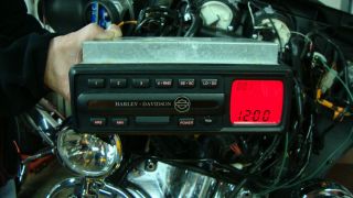 Harley Davidson Radio Sound CD Radio 76164 04 for Touring Models 1998 2005