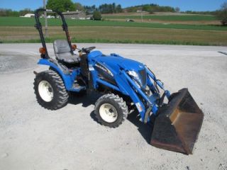 New Holland TC26DA 4x4 Tractor with Loader 700 Hours Hydro Runs Good 