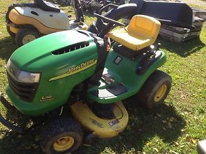John Deere L110 Lawn Tractor with Bagger