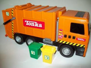 2002 Orange Tonka Lights Sounds Garbage Truck w 2 Garbage Cans Ships Free