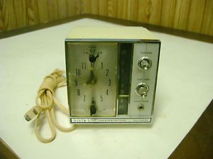 Vintage "Elgin" 10 Transistor Clock Radio with Alarm Electric Am Radio Works