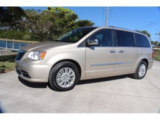 Only 6K Miles Loaded One Owner 2013 Chrysler Town Country Limited