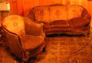 Antique Beautiful Walnut Handcarved Victorian Sofa Chair Needs Reupholstered