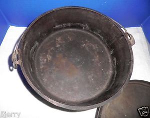 Vintage Cast Iron Footed Dutch Oven Kettle Pan No 12 w Cover Camp Cookware