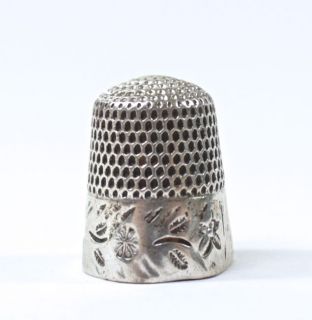 Vintage Sterling Silver 3G Sewing Thimble with Floral Decoration Engraving