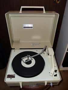 Vintage General Electric GE Solid State Automatic Record Player