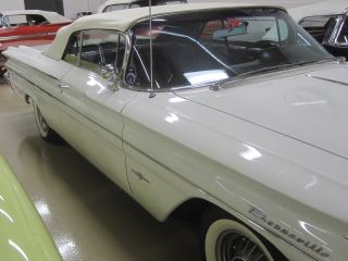 1960 Pontiac Bonneville Convertible 389 with Tri Power in White with White Top