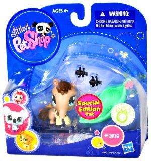 Hasbro Year 2009 Littlest Pet Shop Portable Pets "Special Edition Pet" Series Bobble Head Pet Figure Set #1518   Anteater with 2 Ants and Big Leaf (94421) Toys & Games