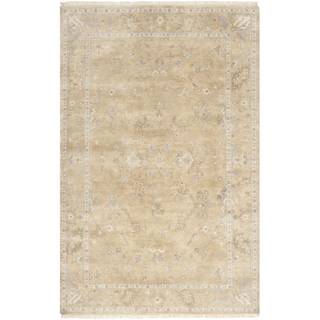 Hand crafted Shakopee Traditional Ivory Wool Oriental Rug (86 X 116)